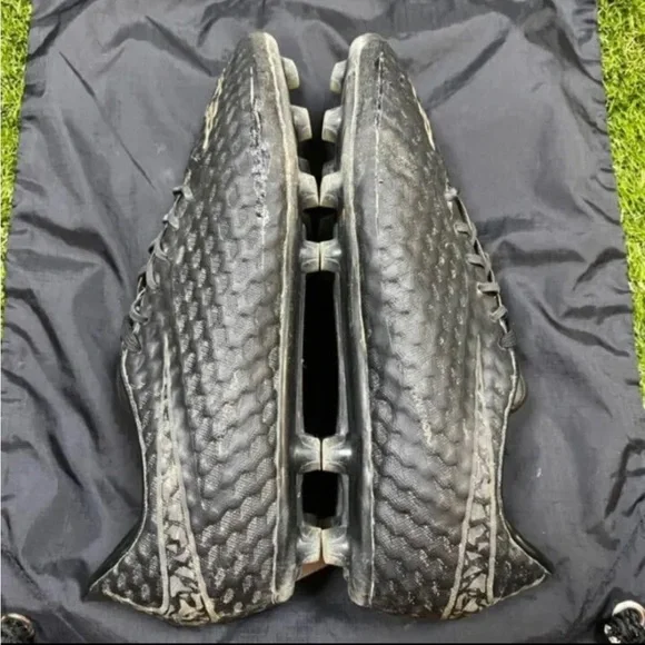 Nike hypervenom phantom 1 rare black color way ( size 9.5)Open to offers